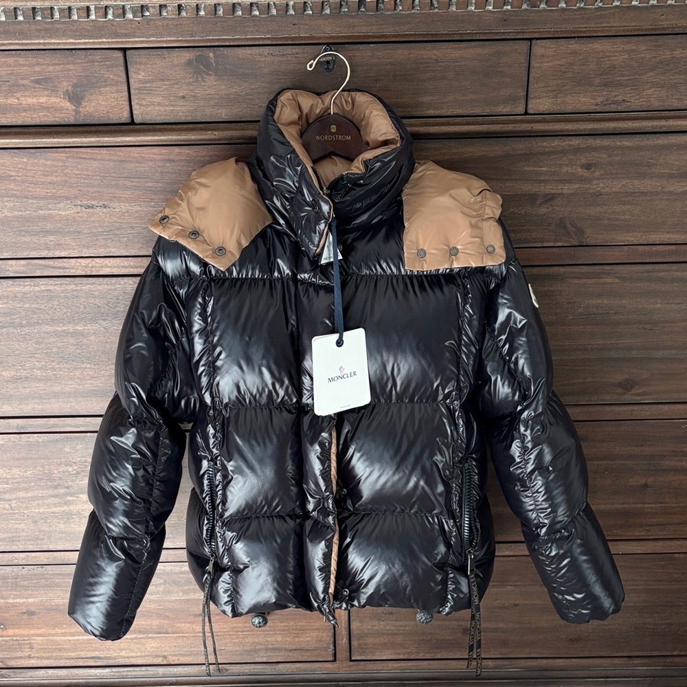 Moncler Women's Parana Hooded Short Down Jacket